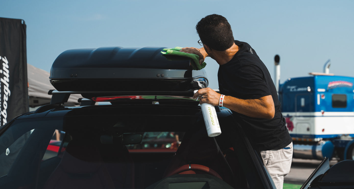 Applying SansZo Original Waterless Car Wash Spray on car paint